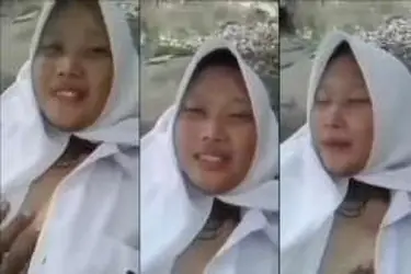 Gadis SMA Indo Ngewe Di Batu Sungai Alam Terbuka Viral Lumer