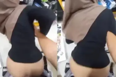 Pegawai Konter Hijab Dientot Belakang