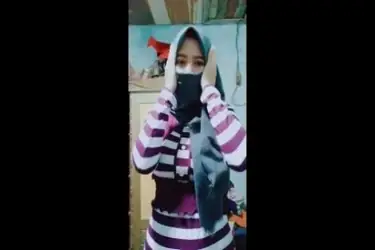 Ukhti Jilbab Buka Semua Sampe Colmek Memek Basah Ngocok Brutal Lumer
